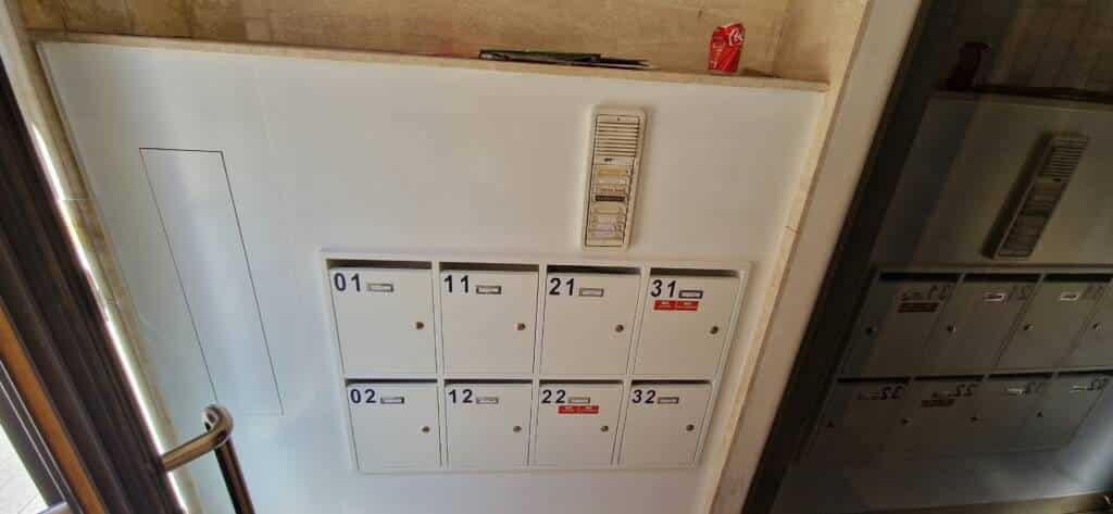 Kast op maat brievenbus 2