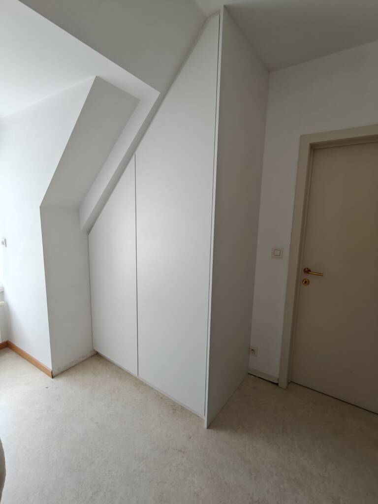 Maatkast onder schuin dak 3