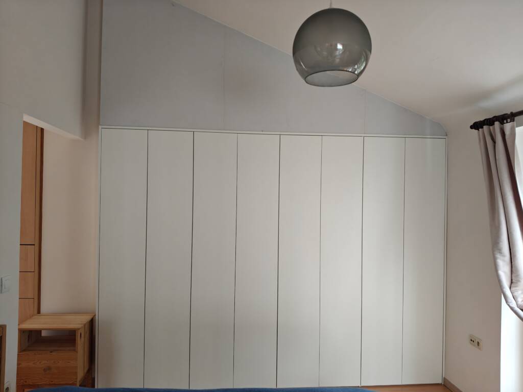 Maatkast onder schuin dak 2