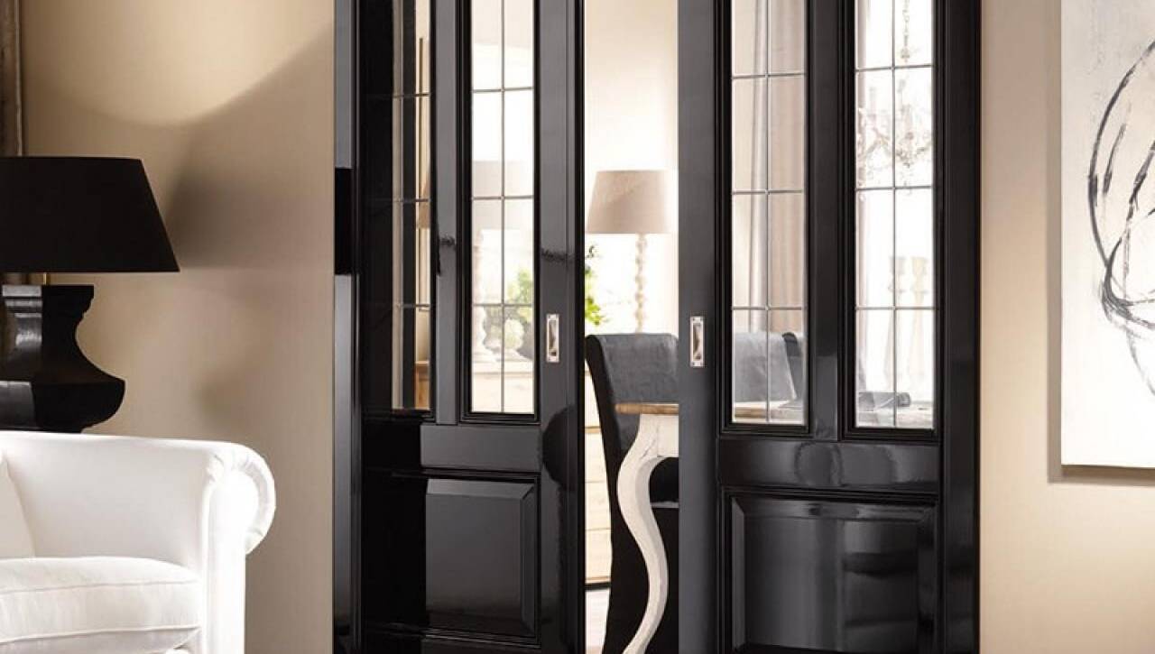 Prachtige donkere dubbele deur met glas gemaakt op maat door Luwaert.